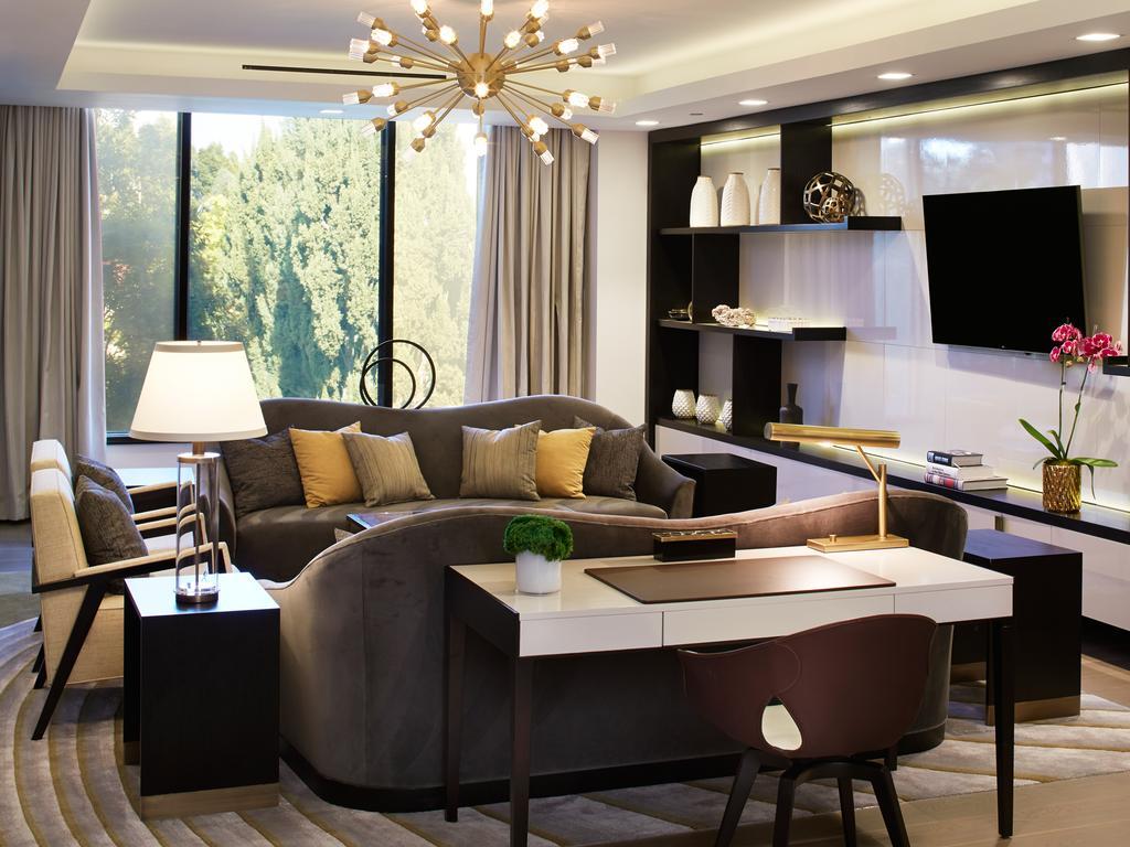 The London West Hollywood At Beverly Hills Eksteriør billede A living room at the Ritz-Carlton, Tysons