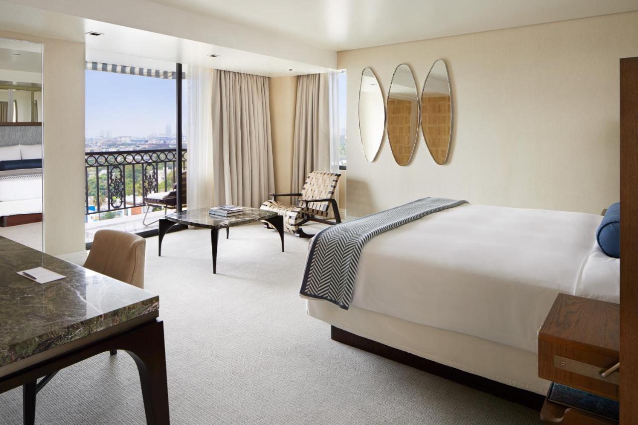 The London West Hollywood At Beverly Hills Eksteriør billede A guest room at the Four Seasons Hotel