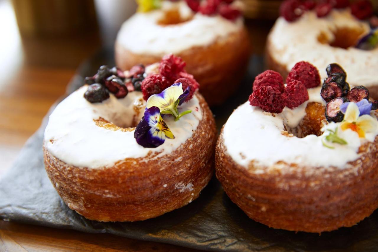 The London West Hollywood At Beverly Hills Eksteriør billede Baked donuts