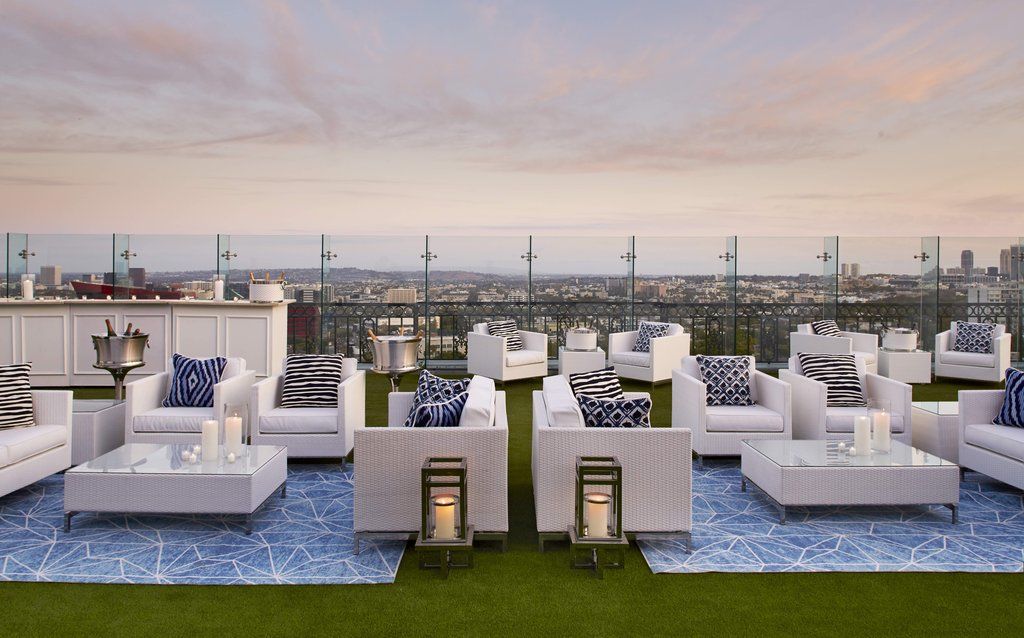 The London West Hollywood At Beverly Hills Eksteriør billede The rooftop lounge at the Beverly Hills Hotel